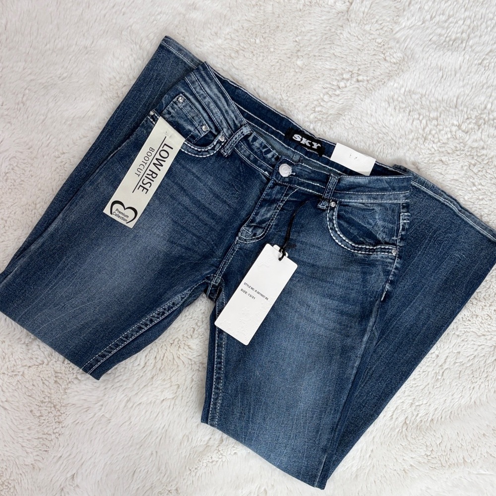 Sky Women's ,Low-Rise ,Boot Cut Jeans with Embellished Pockets,Size 13/31 - Picture 16 of 17